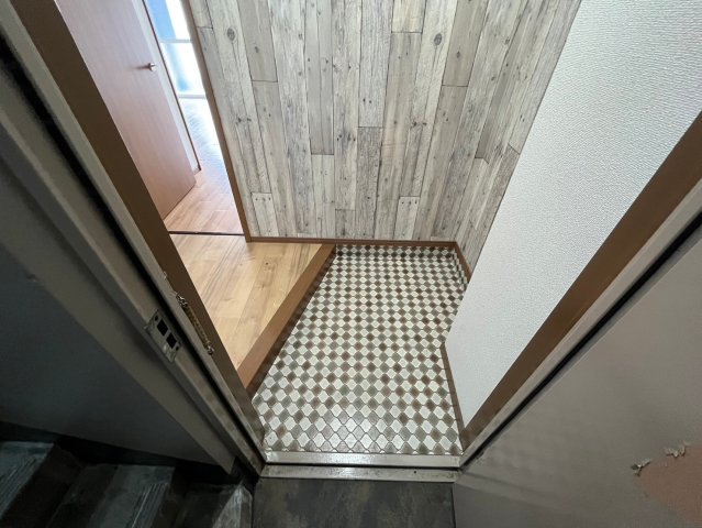 玄関　みやびビル