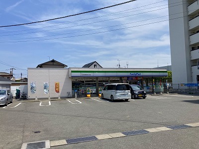 コンビニ　ファミリーマート春日若葉台東３丁目店（コンビニ）まで399m