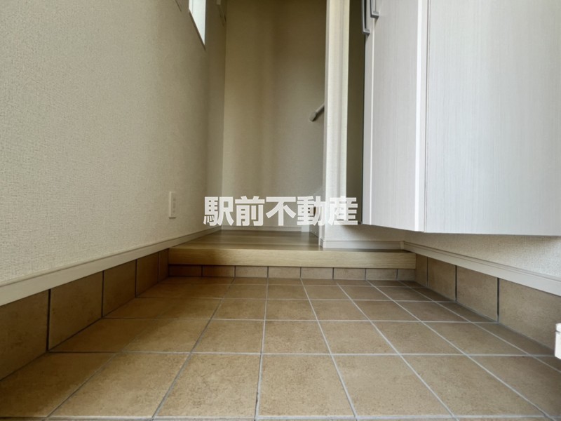 玄関　２０３