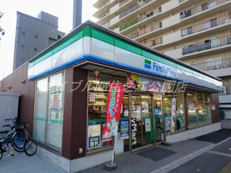 コンビニ　ファミリーマートフェニックス通り店（コンビニ）まで261m