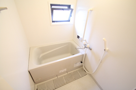 バス・シャワールーム　※別部屋の写真です