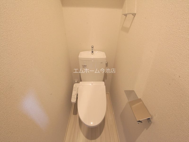 トイレ　温水洗浄便座付トイレ