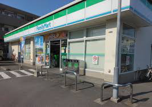 コンビニ　ファミリーマート ニック北加瀬三丁目店（コンビニ）まで450m