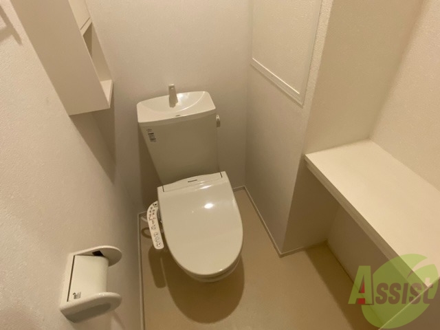 トイレ　トイレにはウォシュレットと収納棚がポイント