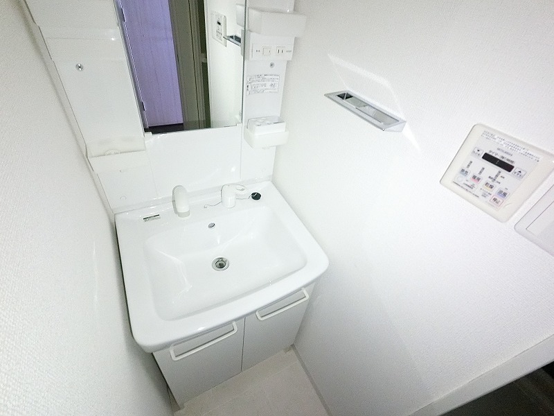 洗面設備　室内は現状を優先します