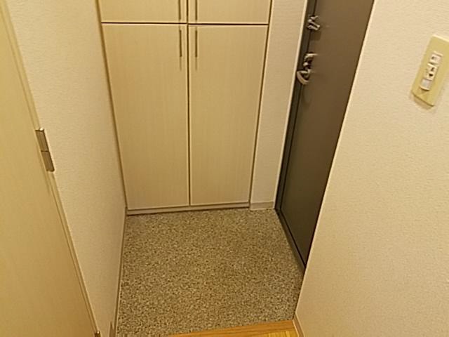 玄関　※別部屋参考写真