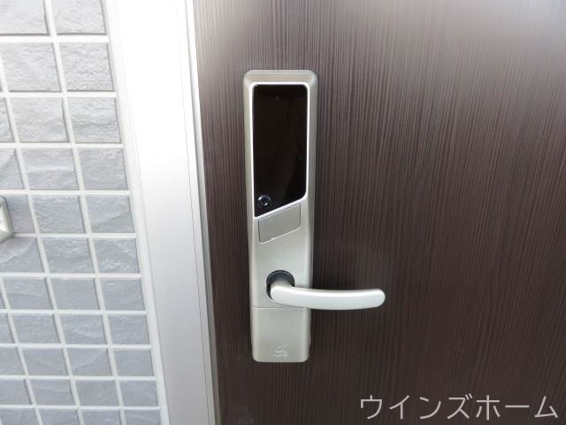 玄関　玄関ドアは、カードキーシステム