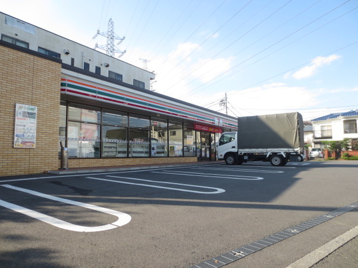 コンビニ　セブンイレブン（コンビニ）まで470m