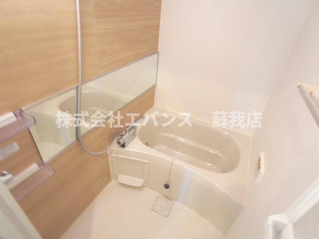 バス・シャワールーム　コンパクトで使いやすいお風呂です