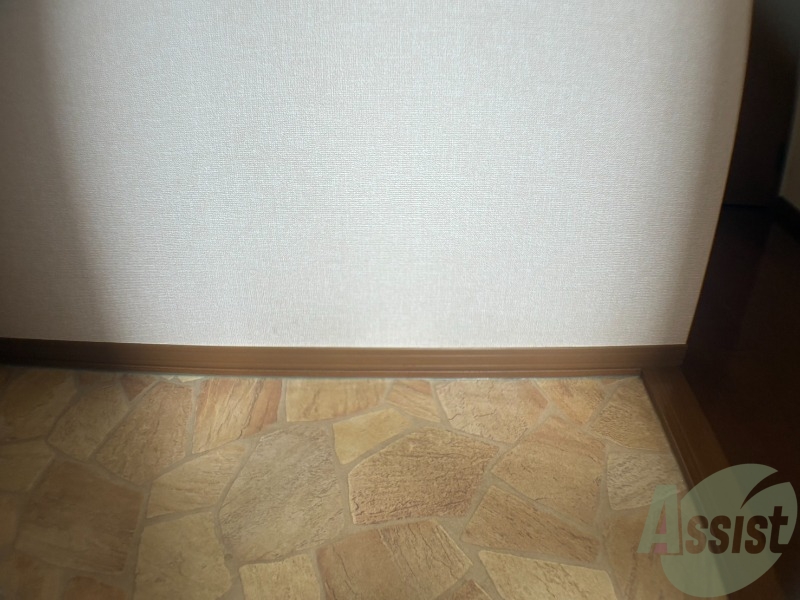 玄関　玄関です。玄関口が広く、来客時や荷物の持ち運びも安心です。
