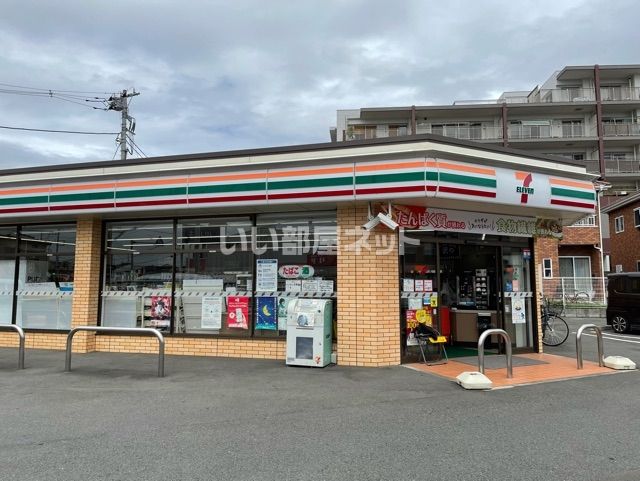 コンビニ　セブンイレブン鶴ヶ島東店（コンビニ）まで318m