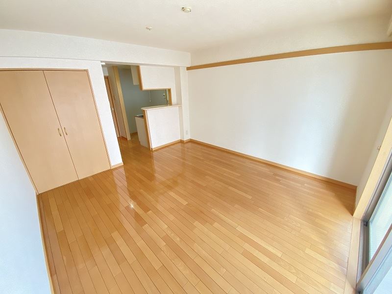 居室・リビング　家具を配置しやすいお部屋です