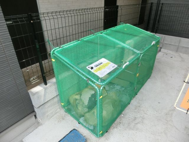 その他　敷地内にゴミ捨て場があるので便利ですね