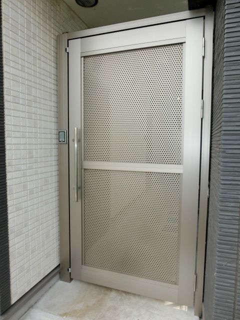 セキュリティ　オートロック付のエントランス