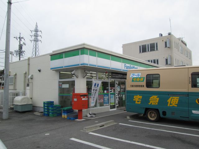 コンビニ　ファミリーマート（コンビニ）まで360m