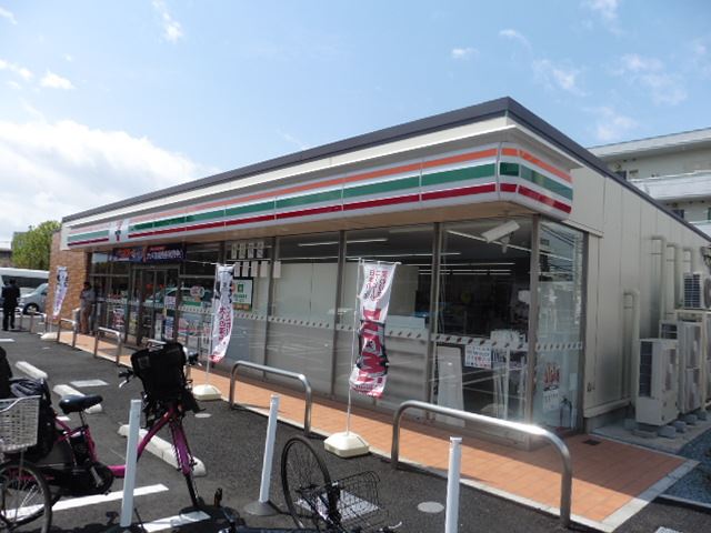 コンビニ　セブンイレブン（コンビニ）まで50m