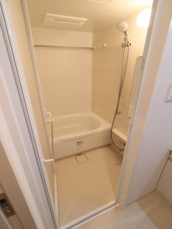 バス・シャワールーム　浴室乾燥機付きバスルーム