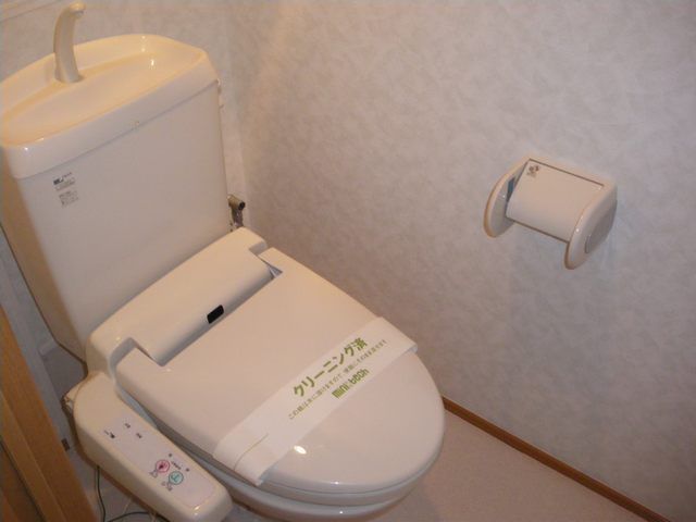 トイレ　トイレは温水洗浄便座です
