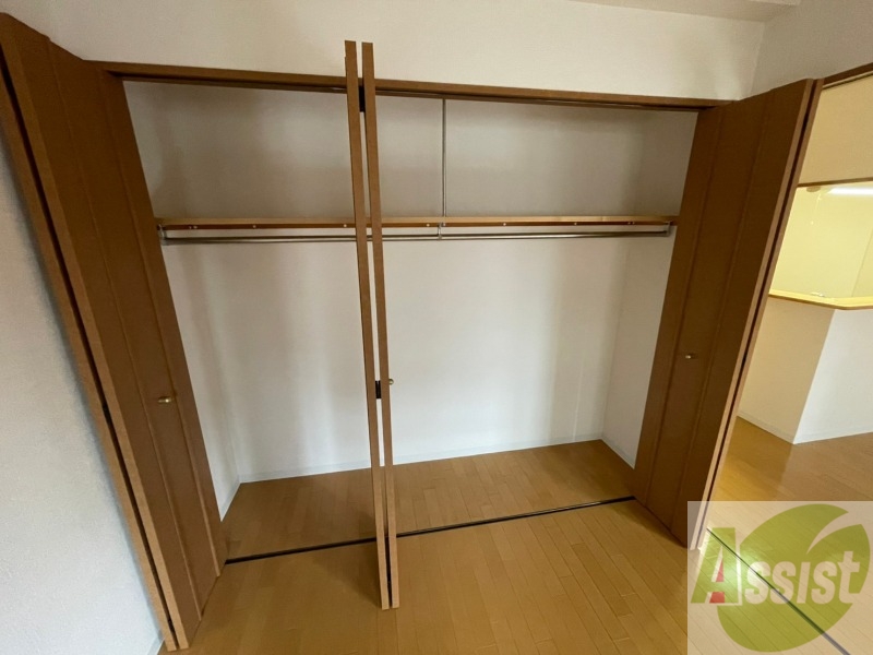 収納　洋室にある収納です。間口も広くて便利です！