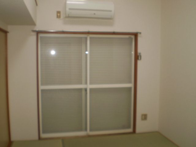 セキュリティ　雨戸付き