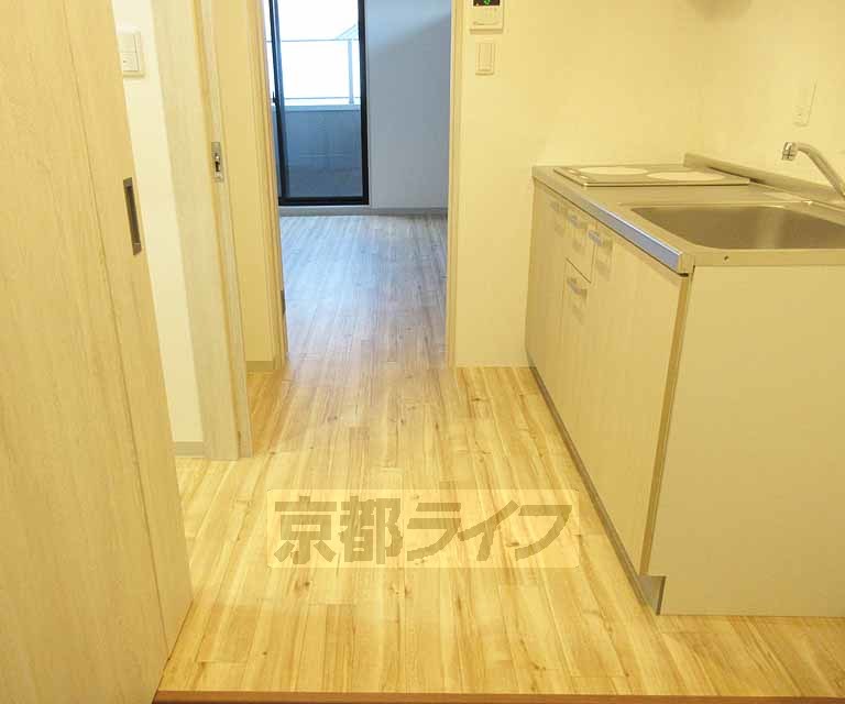 その他部屋・スペース　玄関からリビングに繋がる廊下です。