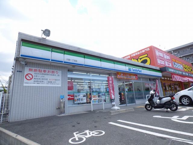 コンビニ　ファミリーマート（コンビニ）まで675m