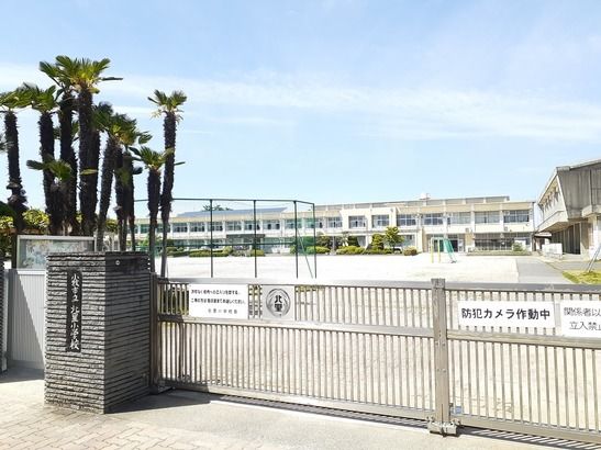 小学校　小牧市立　北里小学校（小学校）まで2200m