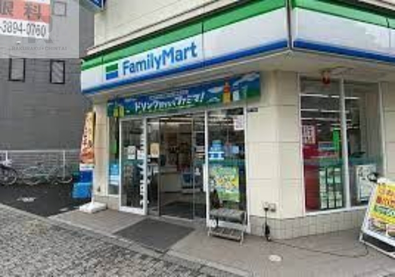 コンビニ　ファミリーマート新町三丁目店（コンビニ）まで111m