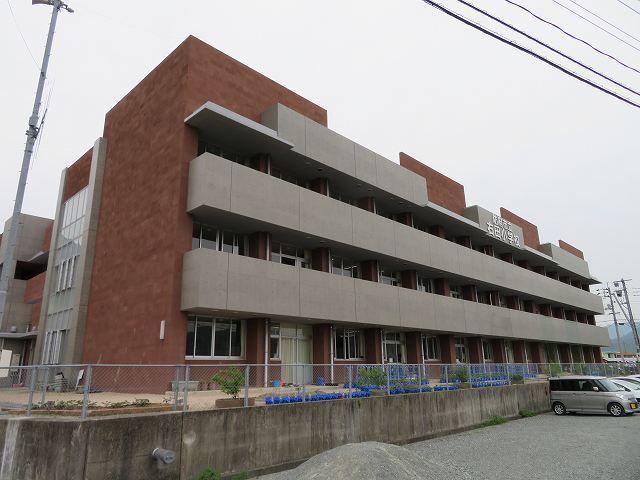 小学校　防府市立右田小学校（小学校）まで800m