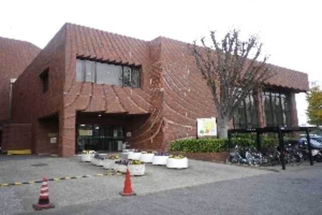 図書館　綾瀬市立図書館（図書館）まで112m