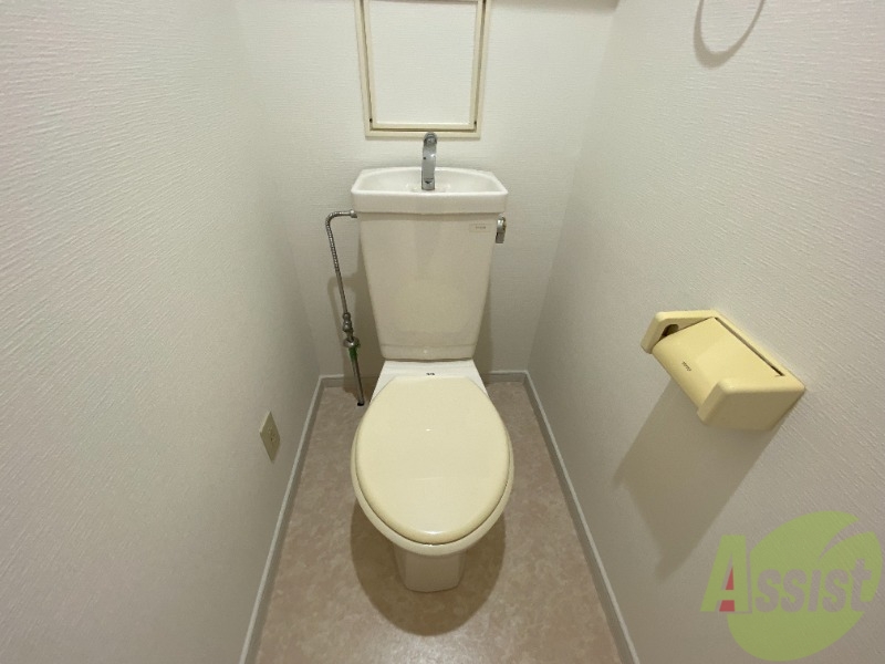 トイレ　白を基調としたトイレは、清潔感がありますね