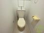 トイレ　白を基調としたトイレは、清潔感がありますね