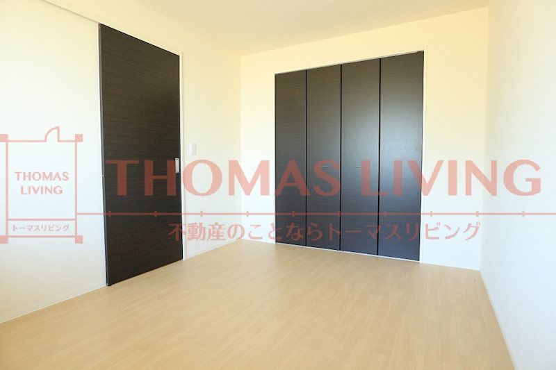 その他　リビング横の洋室です。