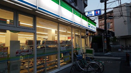 コンビニ　ファミリーマート 小浦下新庄店（コンビニ）まで400m