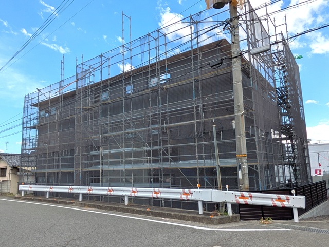 建物外観　建築中
