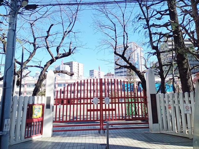 小学校　北区立赤羽小学校（小学校）まで313m