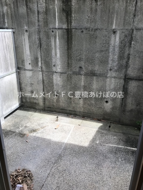 バルコニー　同型別部屋写真（反転）