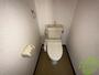 トイレ　温水洗浄便座付きのトイレは、使用しやすくうれしいですね。