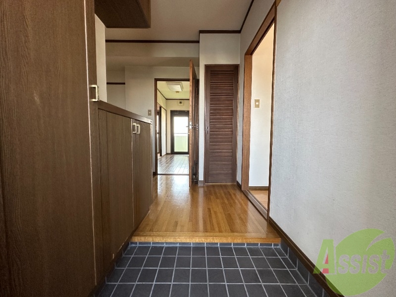 玄関　玄関でございます。毎日の出入りはこちらから。