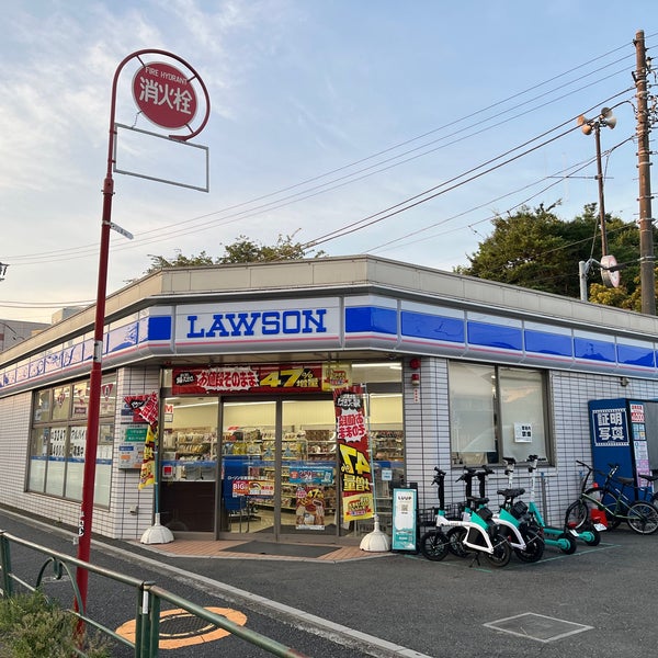コンビニ　ローソン杉並宮前一丁目店（コンビニ）まで216m