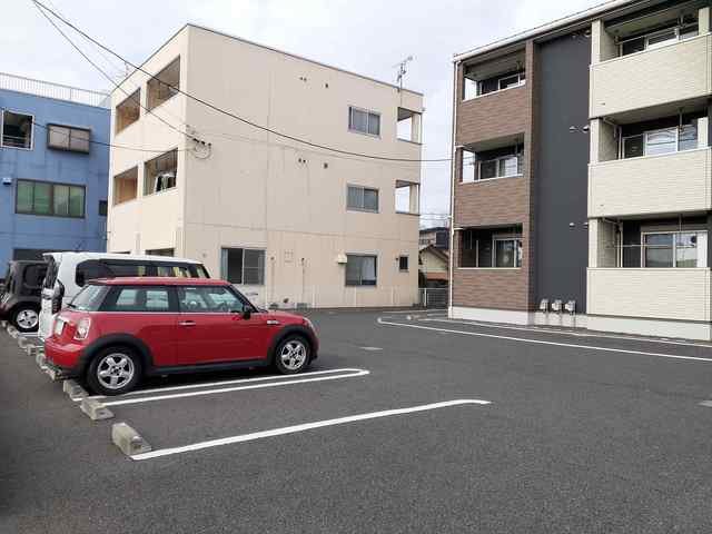 駐車場　駐車場に車を止められます