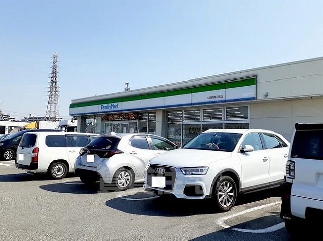 コンビニ　ファミリーマート　二見町西二見（コンビニ）まで384m