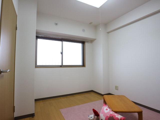 居室・リビング　※別部屋の写真です。