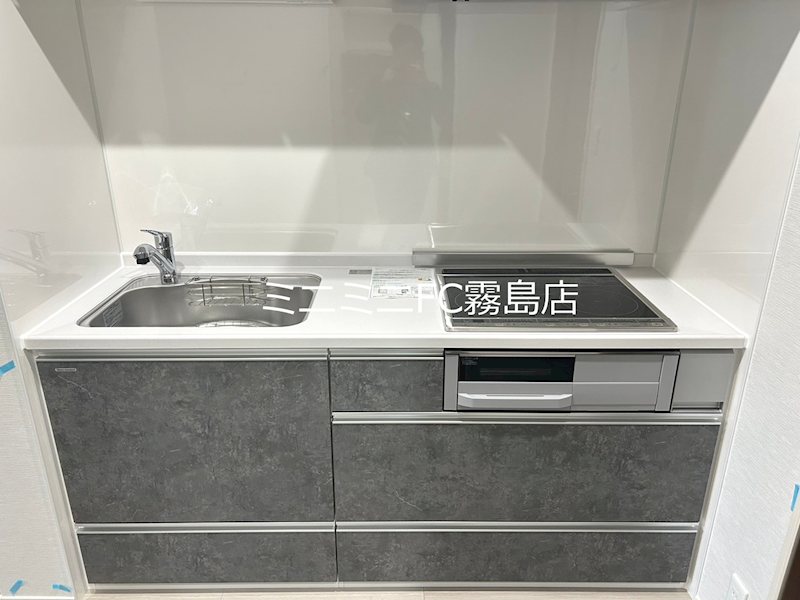 キッチン　フラットな天板でお手入れしやすいIHクッキングヒーター