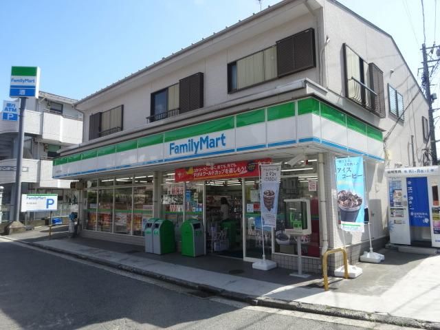 コンビニ　ファミリーマート金沢富岡店（コンビニ）まで827m