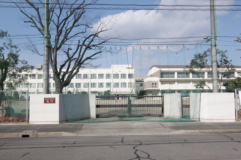 中学校　名古屋市立港南中学校（中学校）まで2181m