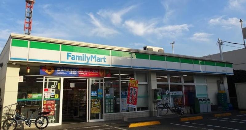 コンビニ　ファミリーマート　六町駅前店（コンビニ）まで450m