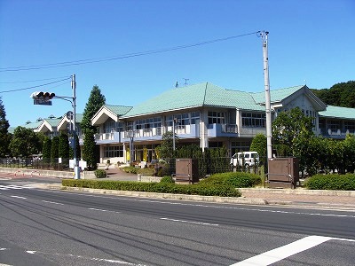 中学校　松江市立湖東中学校（中学校）まで972m
