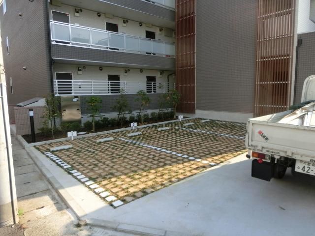 駐車場　駐車場