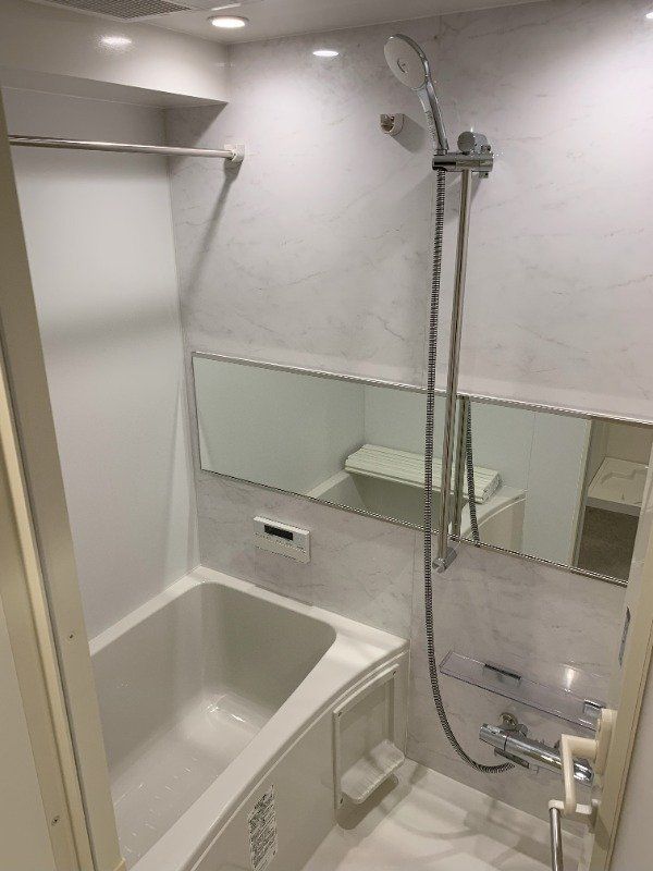 バス・シャワールーム　※同タイプの別のお部屋です。